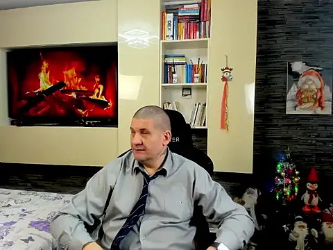 SpartacusDaddy48 online show from February 20, 4:18 pm