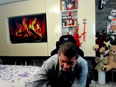 SpartacusDaddy48 online show from March 7, 6:05 pm