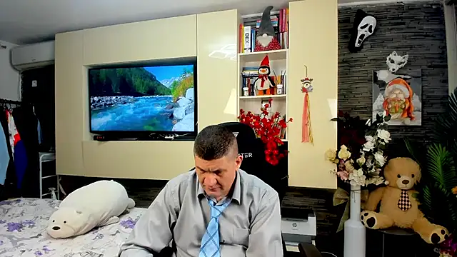 SpartacusDaddy48 online show from March 31, 6:36 am