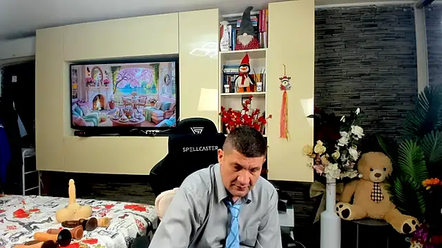 SpartacusDaddy48 online show from April 4, 8:23 am