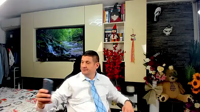 SpartacusDaddy48 online show from April 10, 6:07 am