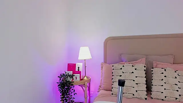 Cutie Riley online show from September 15, 1:44 pm