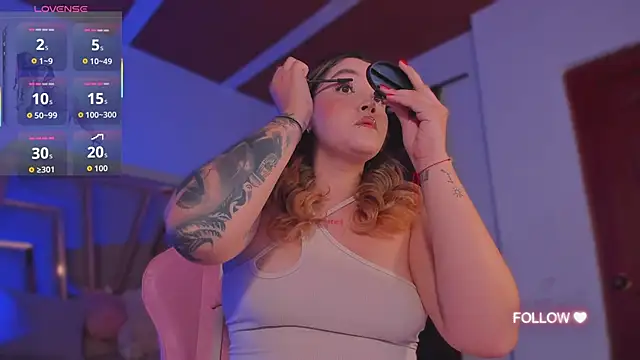 lunaarose online show from November 8, 5:34 pm