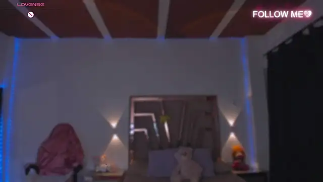 lunaarose online show from December 1, 12:48 am