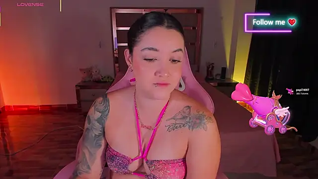 lunaarose online show from February 10, 3:10 am