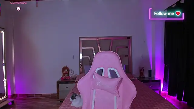 lunaarose online show from April 14, 3:12 am