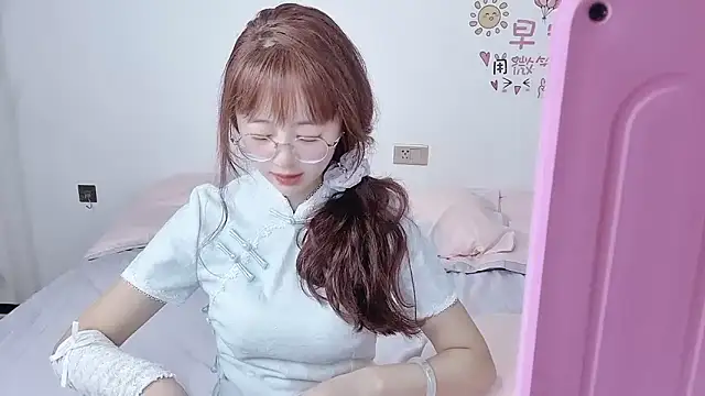 Snapshot of nini_a chatting on October 12, 2:10 am nini a online show from October 12, 2:10 am