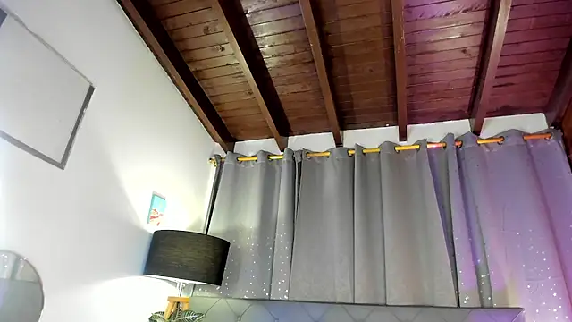 Snapshot of EmaaaBrown_ chatting on September 21, 5:20 am EmaaaBrown online show from September 21, 5:20 am