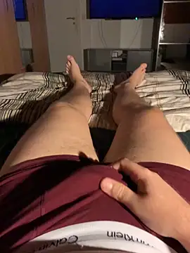 Snapshot of YoungDick004 chatting on October 26, 9:10 pm YoungDick004 online show from October 26, 9:10 pm