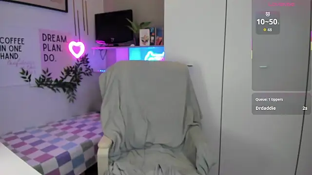 LiaWoow online show from November 14, 7:40 am