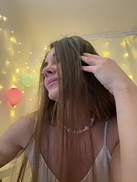 LucieMack online show from February 14, 4:15 pm