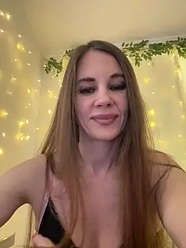 LucieMack online show from March 17, 1:58 pm