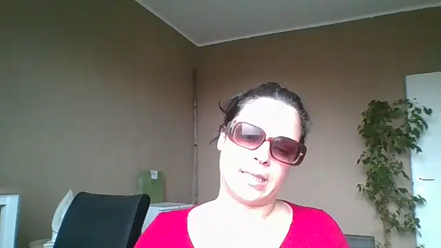 Snapshot of ITALIANASISIXX chatting on February 19, 1:29 pm ITALIANASISIXX online show from February 19, 1:29 pm