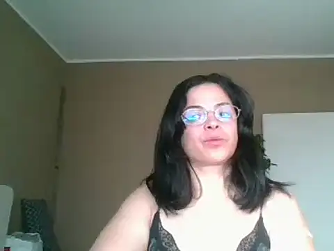Snapshot of ITALIANASISIXX chatting on April 15, 7:15 am ITALIANASISIXX online show from April 15, 7:15 am