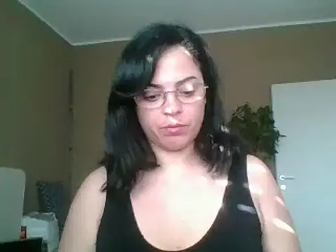 Snapshot of ITALIANASISIXX chatting on April 16, 7:20 am ITALIANASISIXX online show from April 16, 7:20 am