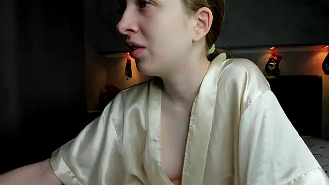 Camilla Kelly online show from December 4, 1:04 am