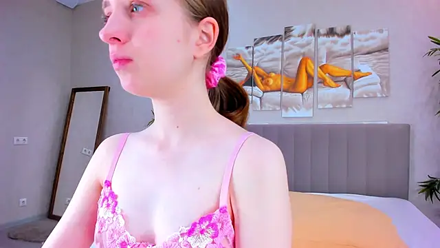 Camilla Kelly online show from May 15, 10:50 pm
