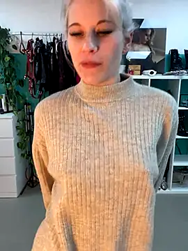 TheRealJessyLey online show from December 19, 7:32 pm