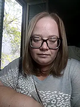 Snapshot of LillyWilly chatting on October 6, 10:45 am LillyWilly online show from October 6, 10:45 am