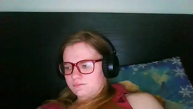 Moonolighta online show from October 14, 6:58 am