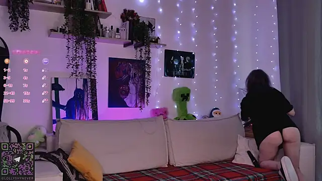 Snapshot of Lollyshy chatting on February 7, 9:02 am Lollyshy online show from February 7, 9:02 am