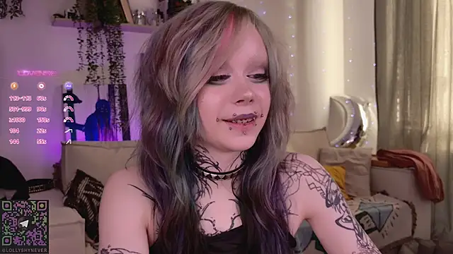 Snapshot of Lollyshy chatting on February 15, 1:20 pm Lollyshy online show from February 15, 1:20 pm