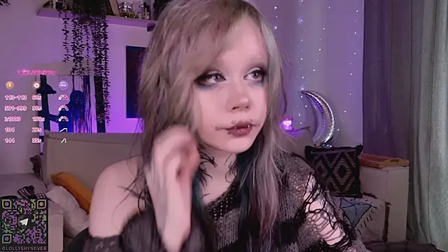 Snapshot of Lollyshy chatting on February 22, 8:57 am Lollyshy online show from February 22, 8:57 am