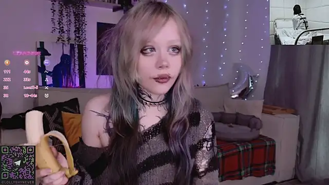 Snapshot of Lollyshy chatting on February 28, 8:37 am Lollyshy online show from February 28, 8:37 am