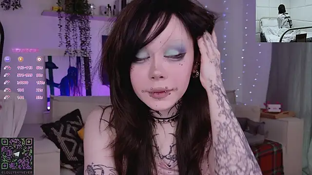 Snapshot of Lollyshy chatting on March 5, 8:32 am Lollyshy online show from March 5, 8:32 am