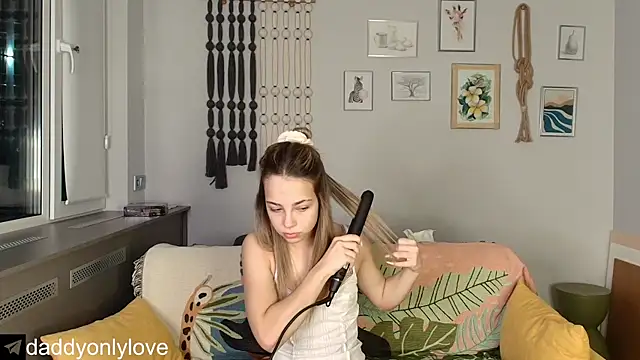 daddyonlyloveme online show from November 17, 9:20 pm