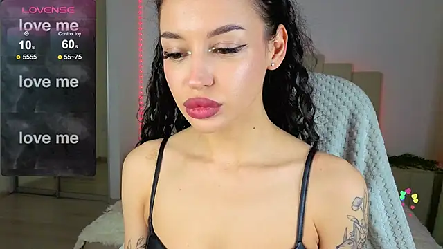Snapshot of Alexa___Hill chatting on October 14, 1:06 am Alexa Hill online show from October 14, 1:06 am