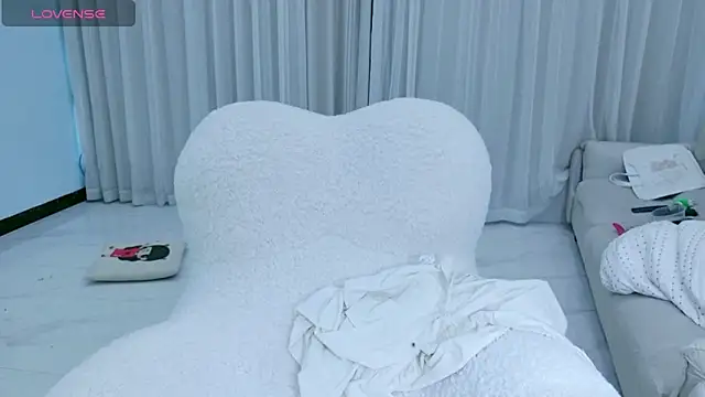 Snapshot of rainybb chatting on October 19, 9:43 am rainybb online show from October 19, 9:43 am