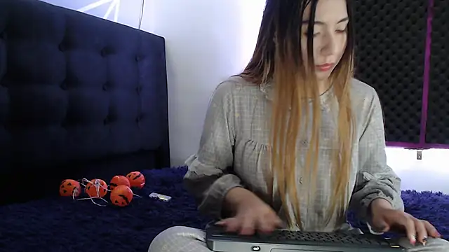 karlamoon23 online show from October 13, 9:26 pm