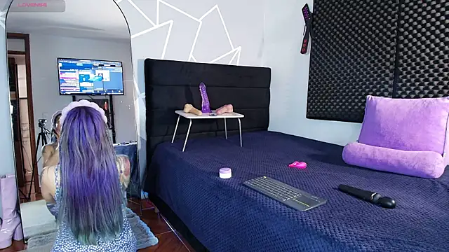 karlamoon23 online show from April 4, 6:05 pm