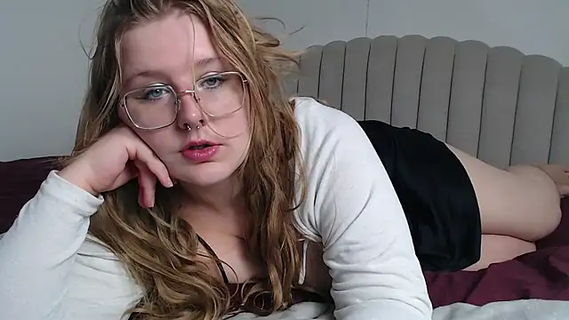 Snapshot of AgnesRoseCams chatting on September 24, 8:50 am AgnesRoseCams online show from September 24, 8:50 am