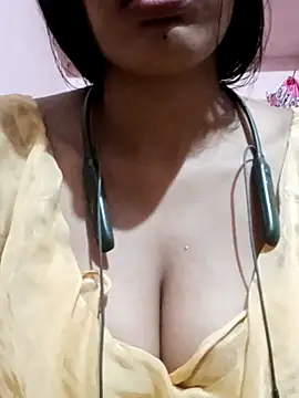 kaviyaponnu0987 online show from November 15, 8:00 am