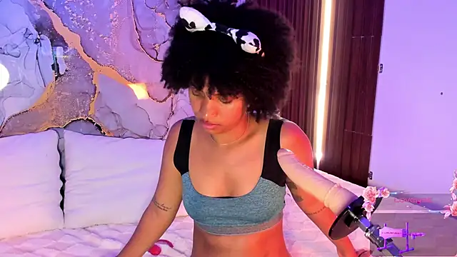 Lolalewis777 online show from September 25, 10:35 pm