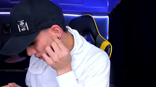 alexgiraldo   online show from September 28, 11:37 am