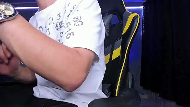 alexgiraldo   online show from October 5, 10:07 pm