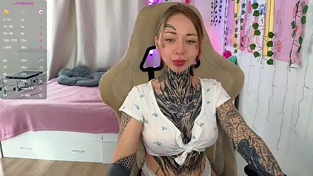 bunnykellyyy online show from April 13, 5:35 am