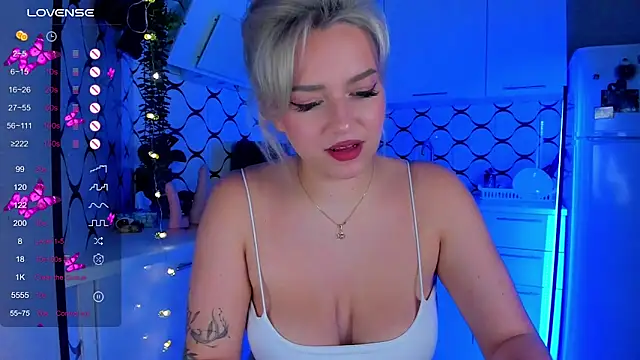 Candy Mur online show from October 9, 9:02 pm