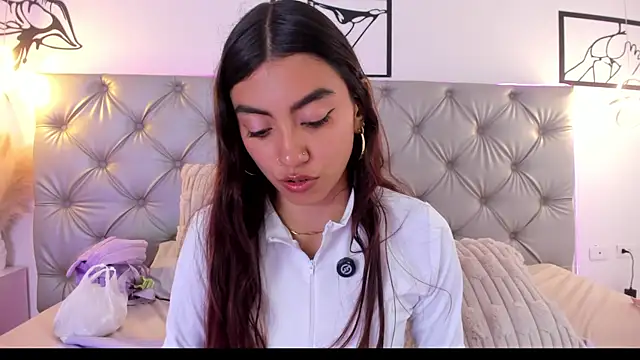 Naughty Couple83 online show from April 15, 4:47 pm