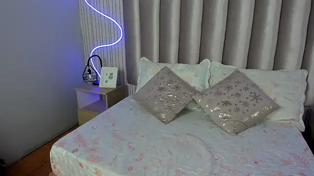 SamanthaPeachss online show from October 10, 12:15 pm