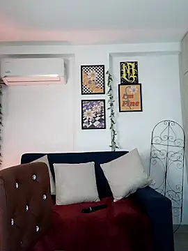 mishelkrave  online show from October 9, 1:25 am