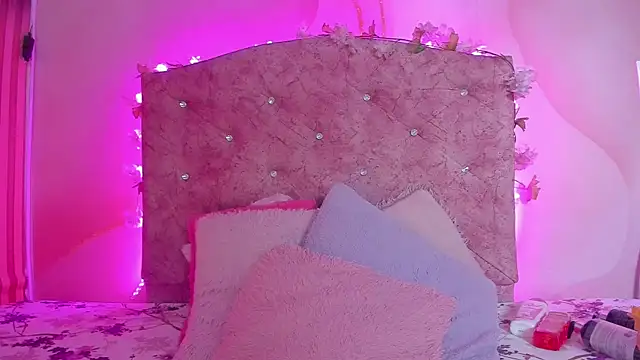 Mila grace  online show from November 28, 6:32 pm