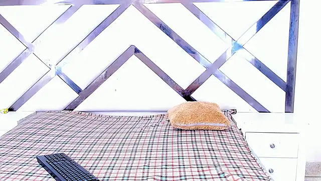 LadyandMaverick online show from December 15, 3:22 am