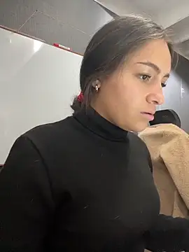 Alyha Cortes online show from February 16, 1:51 pm