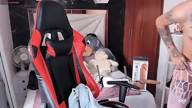 sara slut21 online show from December 4, 2:15 pm