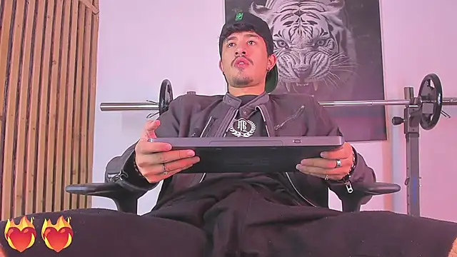 DimitriDeluxe online show from October 22, 7:24 pm