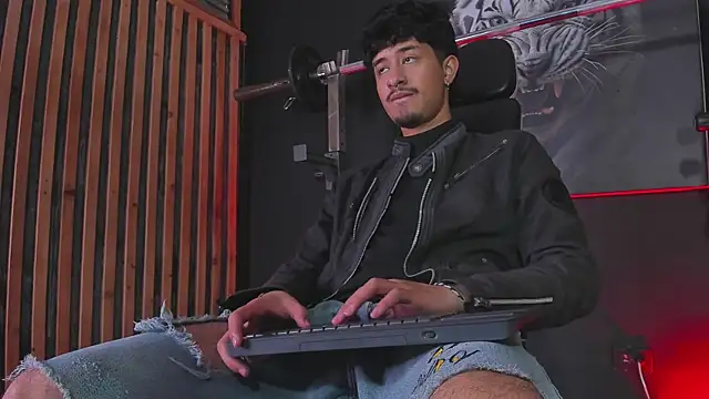 DimitriDeluxe online show from November 12, 7:46 pm